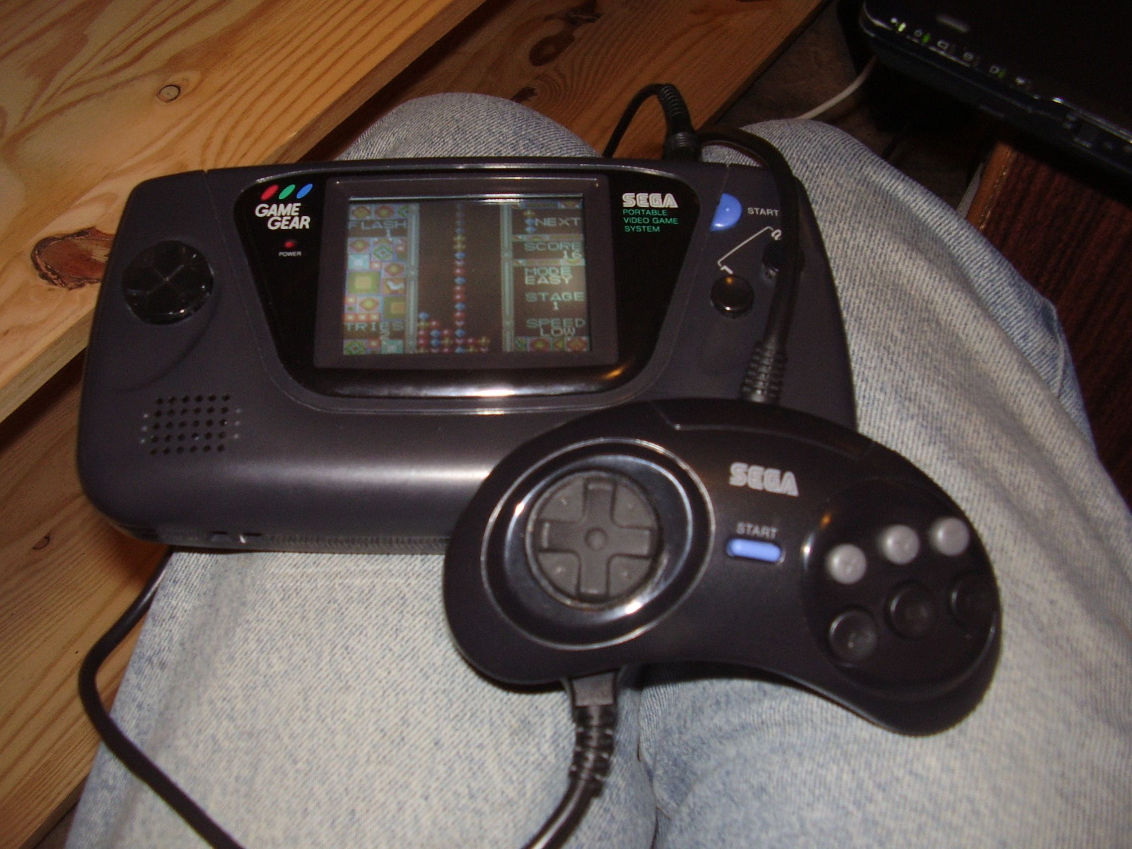 Ultimate game gear. Сега гейм Гир. Консоль гейм Гир сега. Sega GAMEGEAR конденсаторы. Sega игровая машина руль.